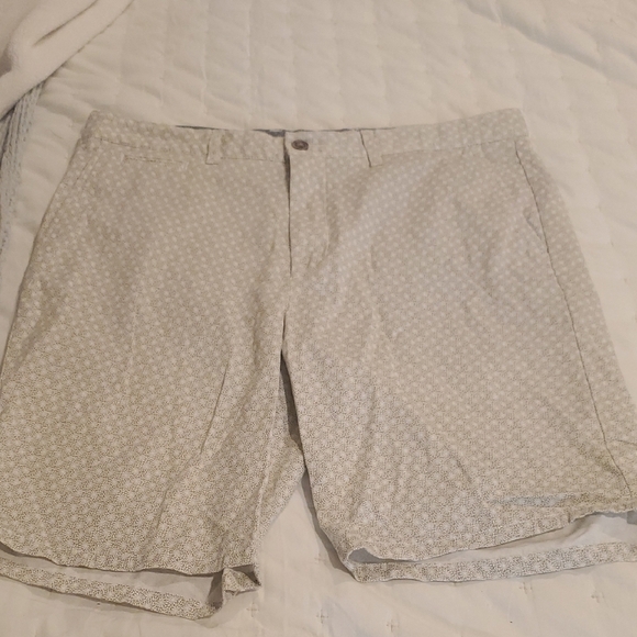 johnnie-O Other - johnnie-O Gray and White Flat Front Shorts with Textured Fabric (Oyster)